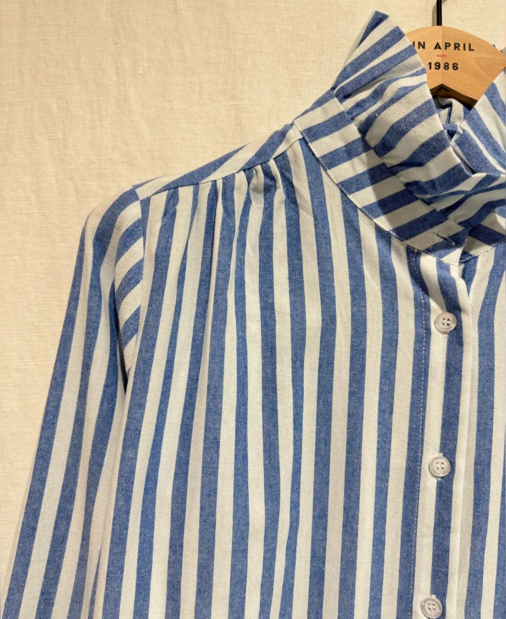 Chemise Rayée Bleu Blanc Coton In April 1986 - Col Victorien Lavallière Chic